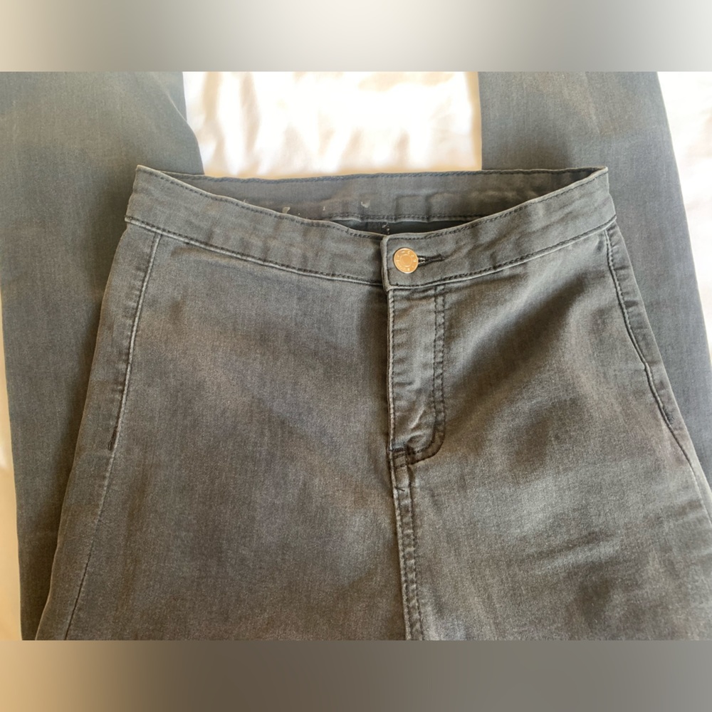 Black skinny jeans (stretchy)